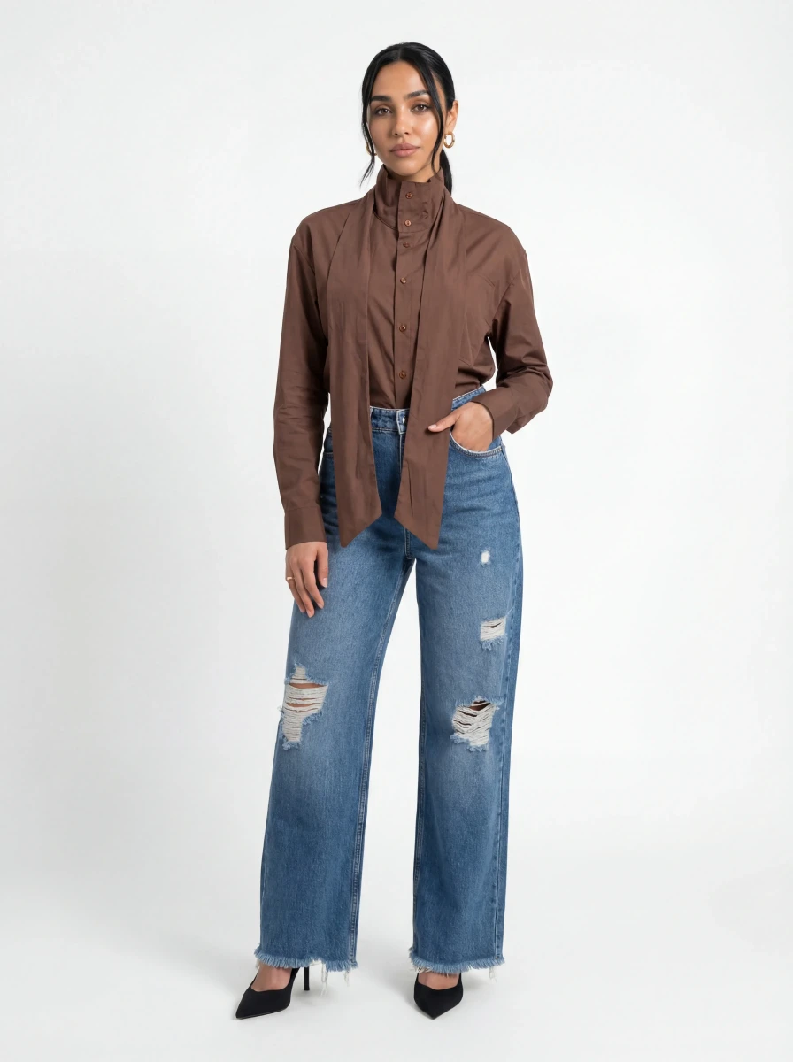 قميص بني ياقة عالية