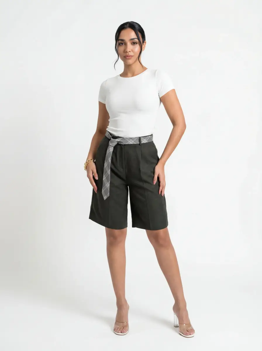 بلوزة بيسك وايت